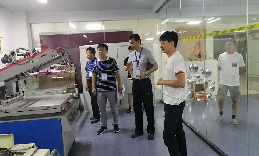 我校开展开学前实验室安全工作大检查