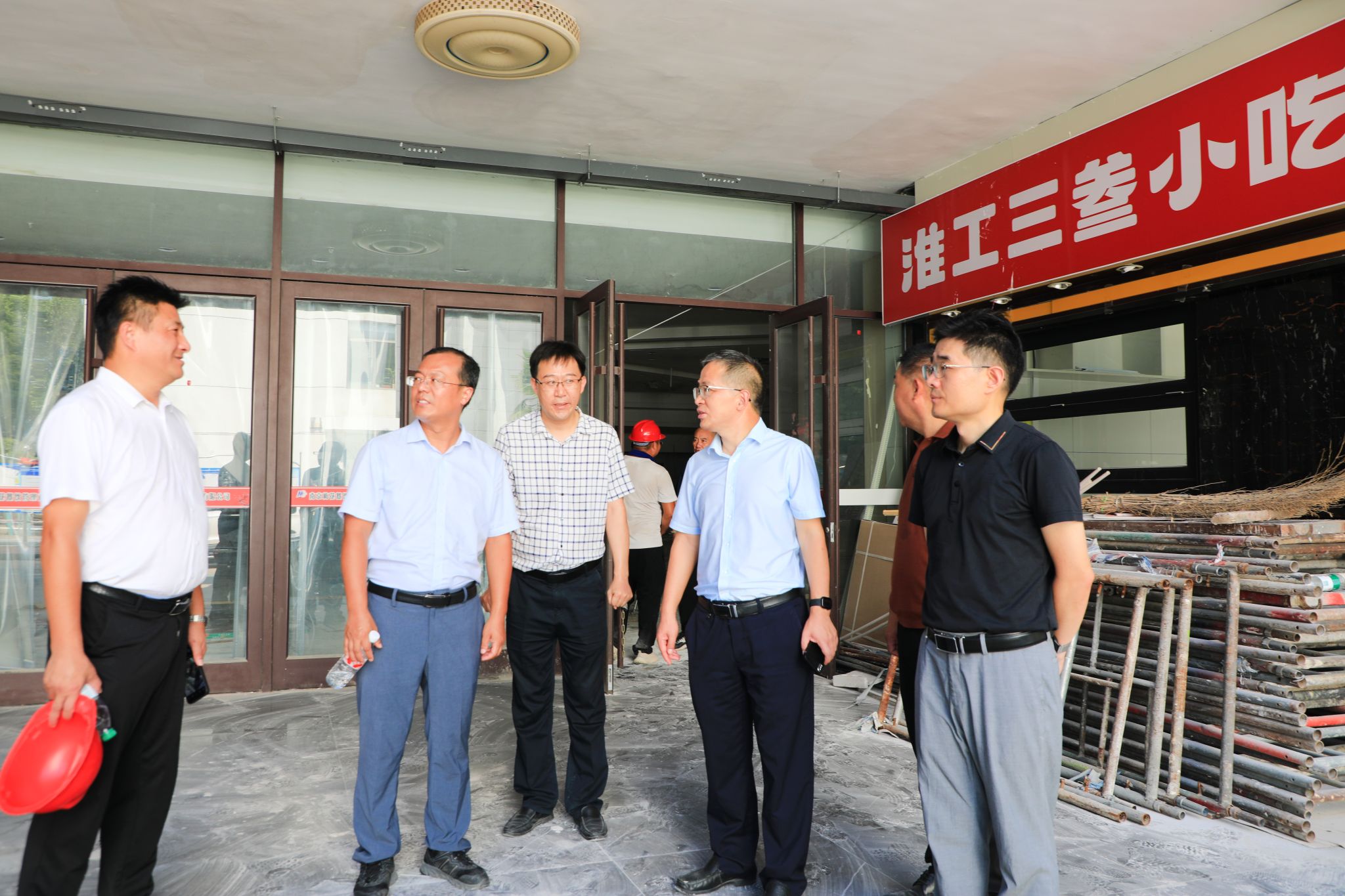 校领导检查萧湖校区暑期后勤基建和留校学生服务工作